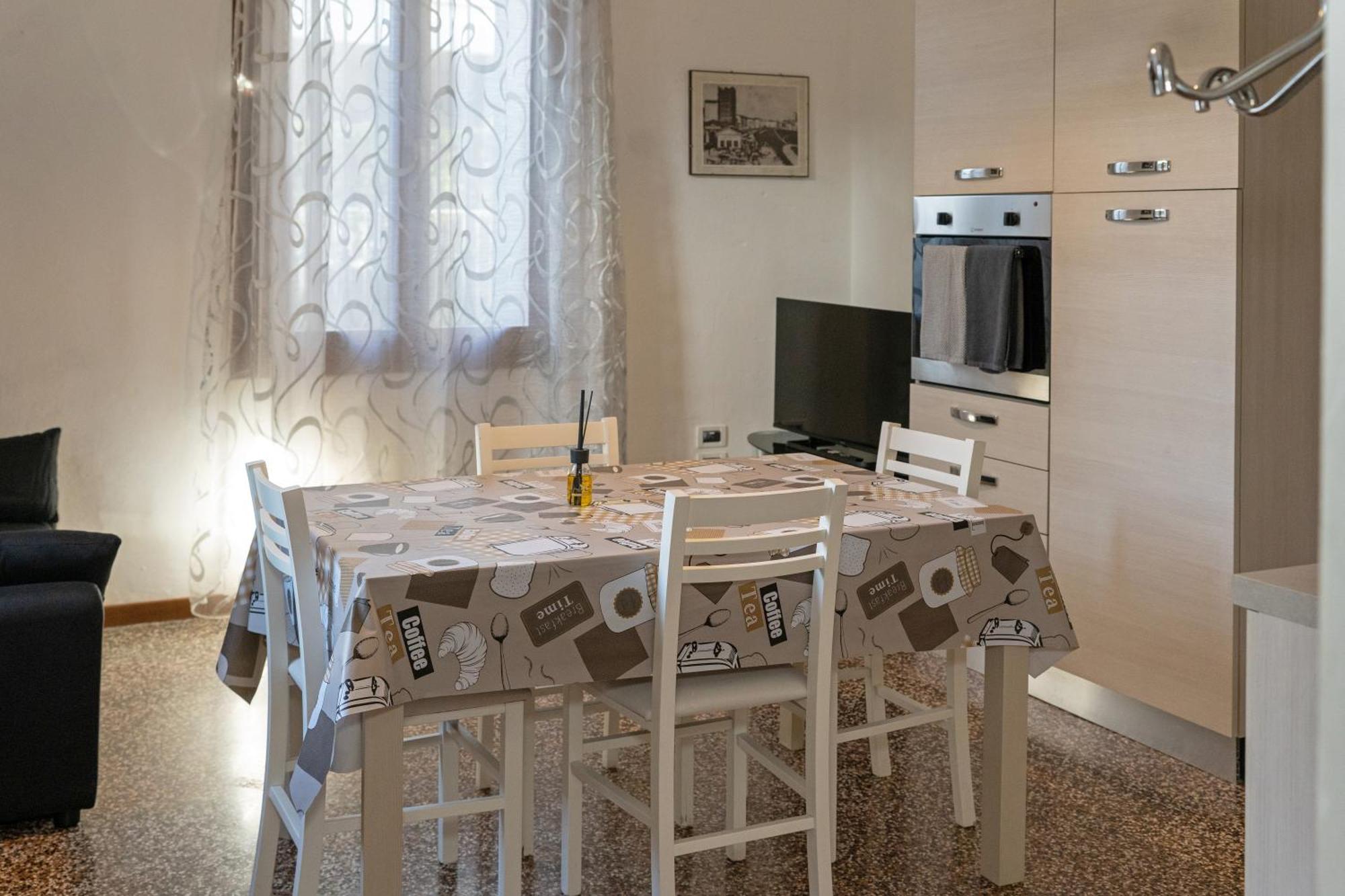 Civico 18 Bed & Breakfast Bassano del Grappa Bagian luar foto